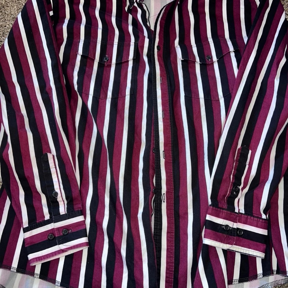 Wrangler Burgundy Striped. Button Up size XL